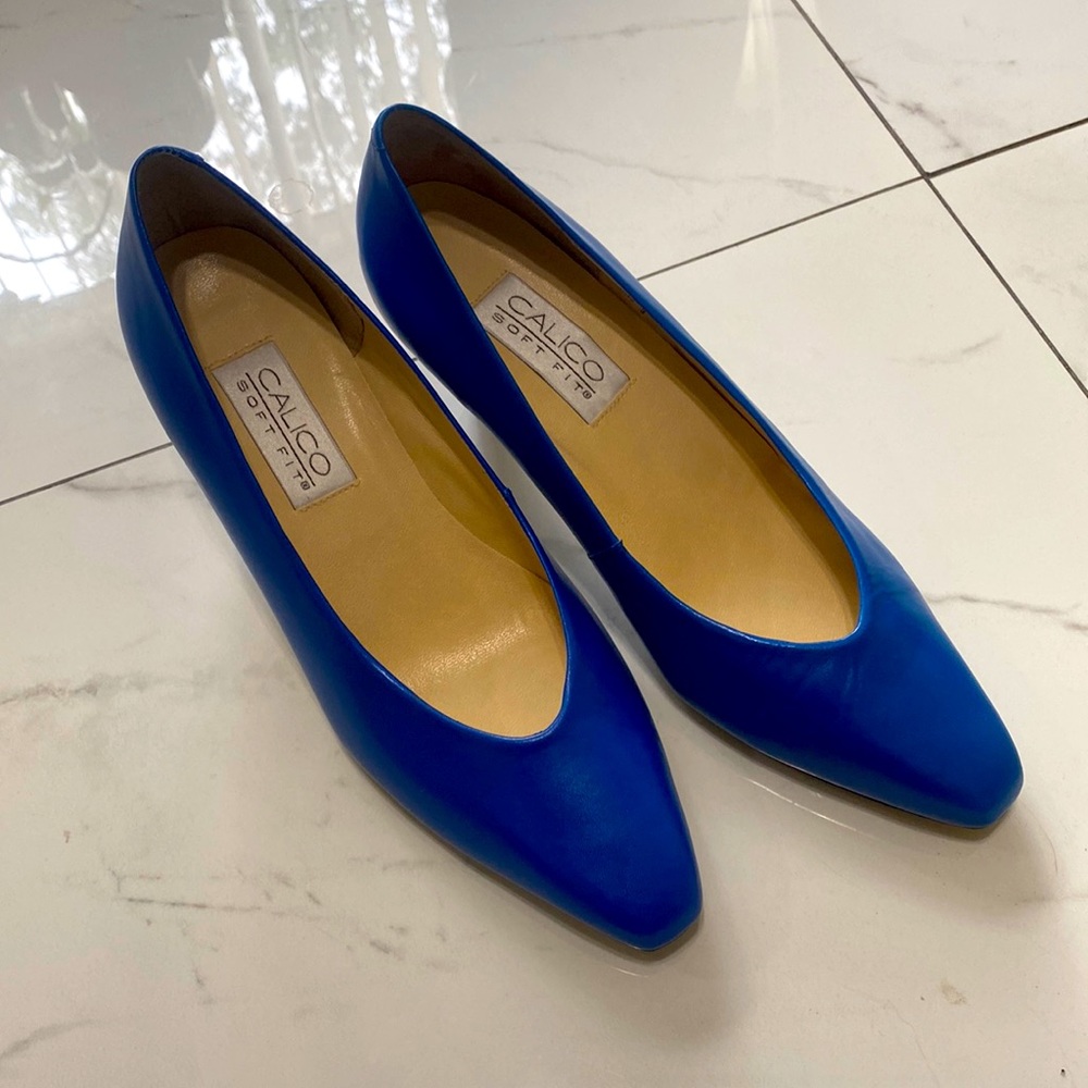 Blue calico soft fit pumps.